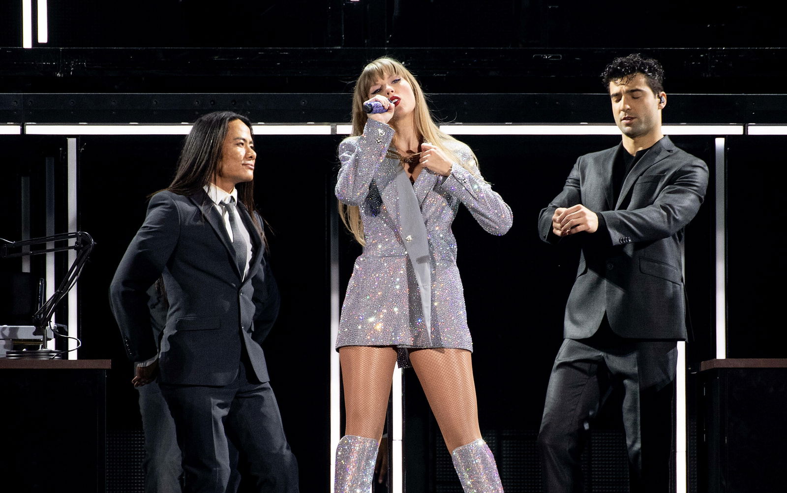 Dancing Dollars: How Much Fortune Do Taylor Swift’s Dancers Make Per Show